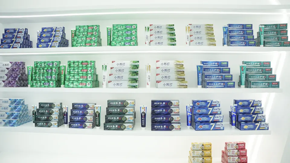 Yajieer product showroom shelves